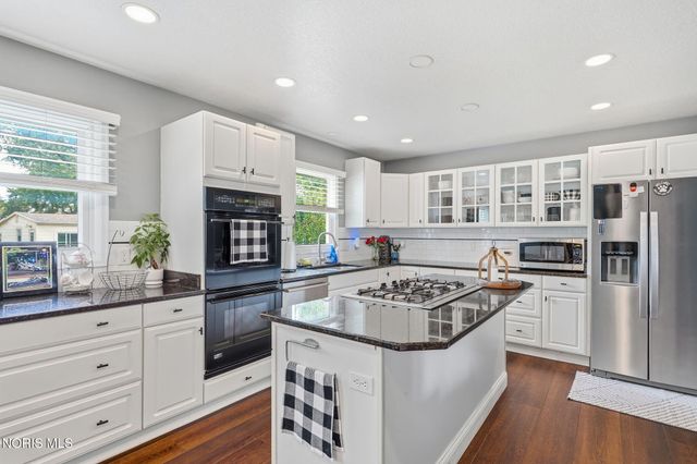 722 Meadow Springs Court, Maumee, OH 43537