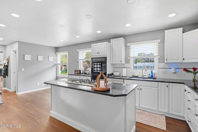 722 Meadow Springs Court, Maumee, OH 43537