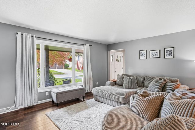 722 Meadow Springs Court, Maumee, OH 43537