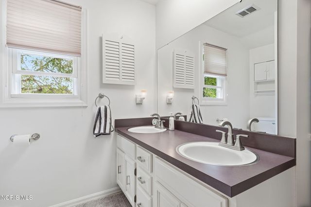 722 Meadow Springs Court, Maumee, OH 43537
