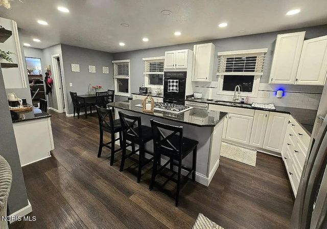 722 Meadow Springs Court, Maumee, OH 43537