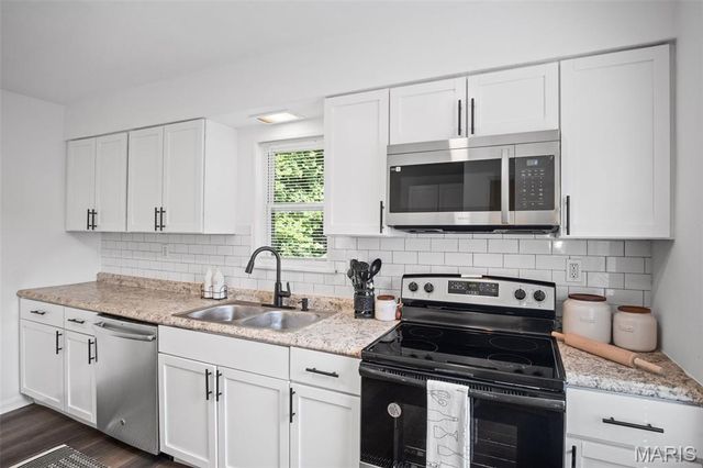 735 Dammert Avenue, Bella Villa, MO 63125