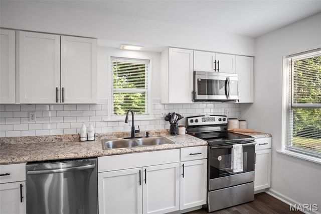 735 Dammert Avenue, Bella Villa, MO 63125