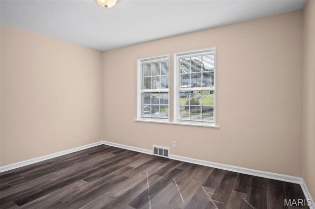 735 Dammert Avenue, Bella Villa, MO 63125