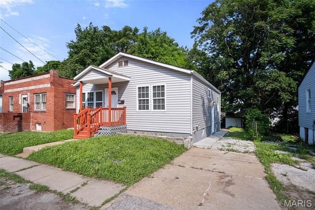 735 Dammert Avenue, Bella Villa, MO 63125