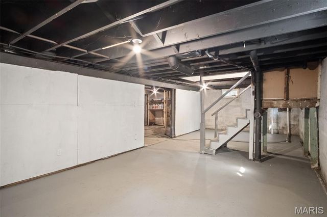 735 Dammert Avenue, Bella Villa, MO 63125