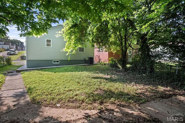 735 Dammert Avenue, Bella Villa, MO 63125