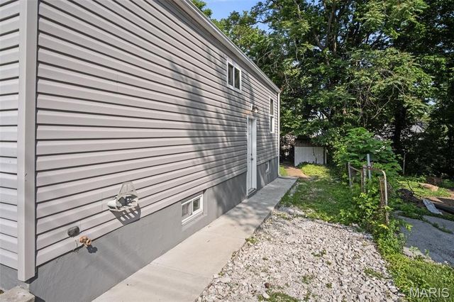 735 Dammert Avenue, Bella Villa, MO 63125