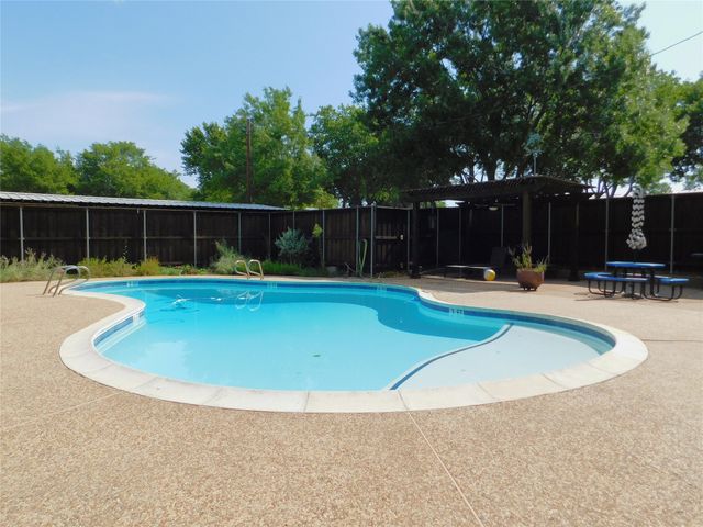 897 John George Lane, Sanger, TX 76266