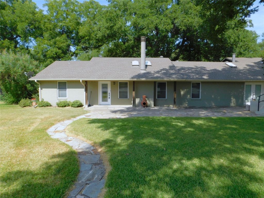 897 John George Lane, Sanger, TX 76266