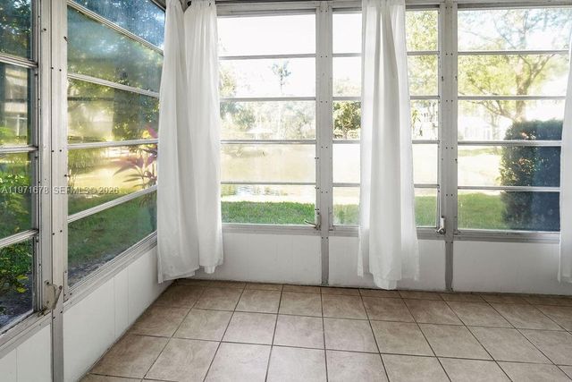 5121 W Oakland Park Blvd 109, Lauderdale Lakes, FL 33313