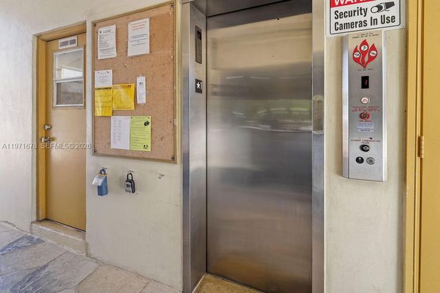 5121 W Oakland Park Blvd 109, Lauderdale Lakes, FL 33313