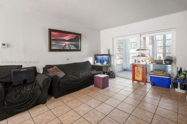 5121 W Oakland Park Blvd 109, Lauderdale Lakes, FL 33313