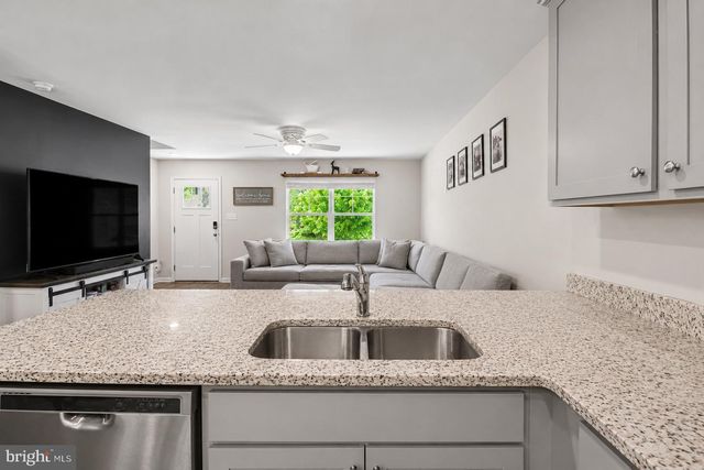 18049 JACKSON DR, Bowling Green, VA 22427