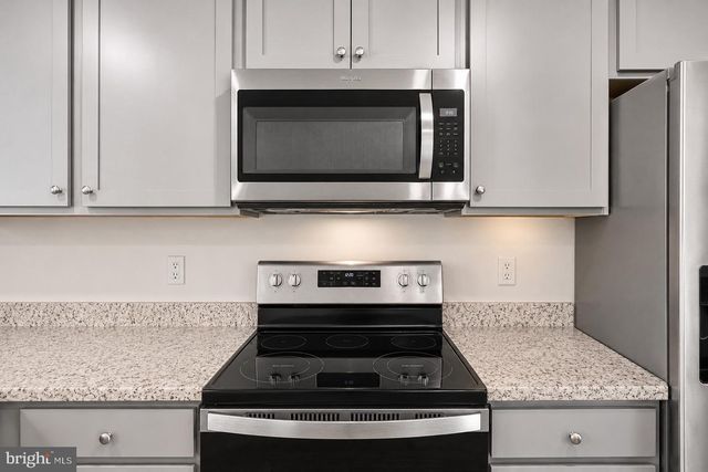 18049 JACKSON DR, Bowling Green, VA 22427