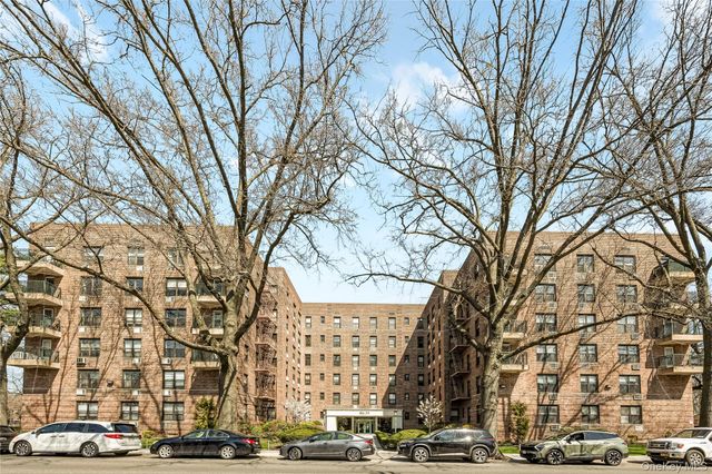 8035 Springfield Boulevard 3C, Bellerose Manor, NY 11427