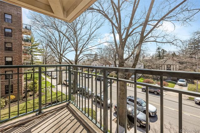 8035 Springfield Boulevard 3C, Bellerose Manor, NY 11427