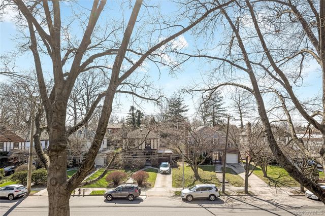 8035 Springfield Boulevard 3C, Bellerose Manor, NY 11427
