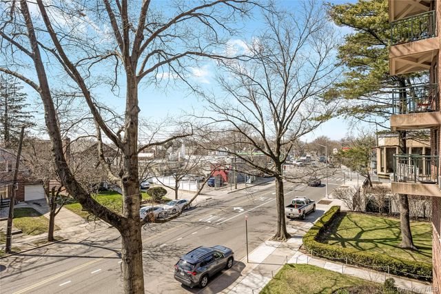 8035 Springfield Boulevard 3C, Bellerose Manor, NY 11427