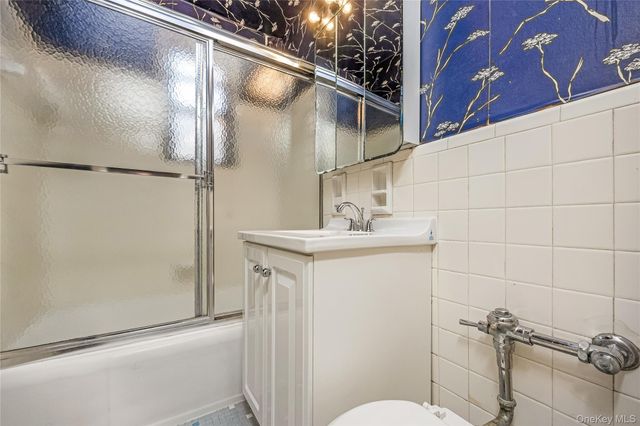 8035 Springfield Boulevard 3C, Bellerose Manor, NY 11427