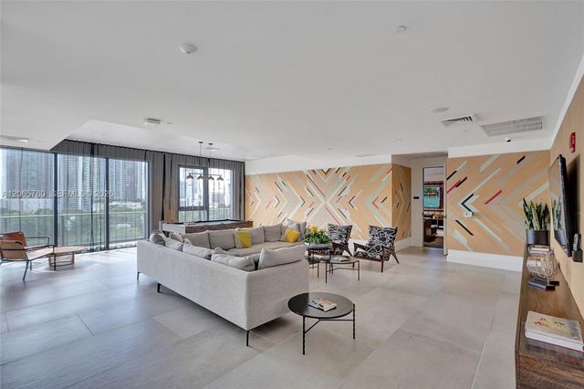 121 NE 34th Street 2705, Miami, FL 33137