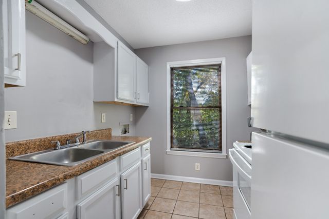 185 Oak St, Clarksville, TN 37042