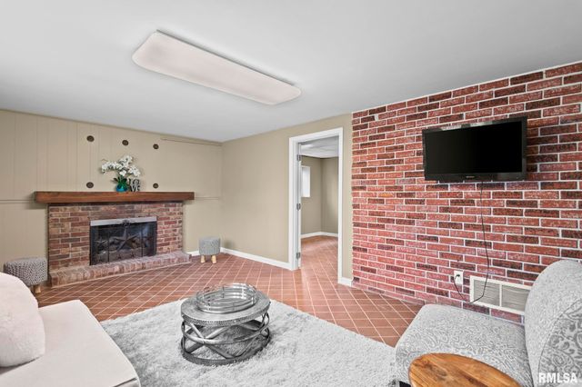 49 Bellerive Road, Springfield, IL 62704