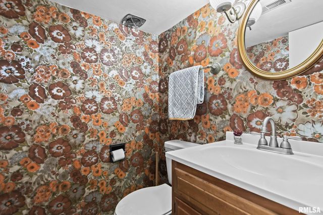 49 Bellerive Road, Springfield, IL 62704