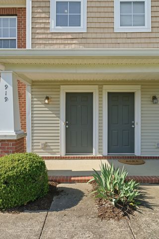 919 Seven Oaks Blvd, Smyrna, TN 37167