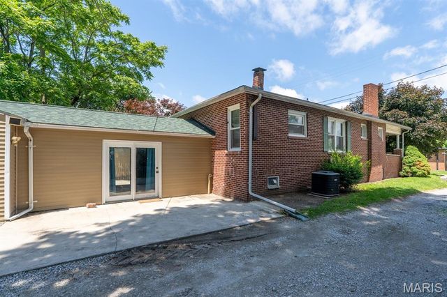 100 W 3rd Street, Hartford, IL 62048