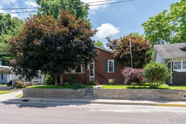 100 W 3rd Street, Hartford, IL 62048