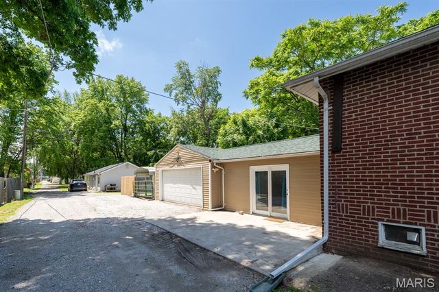 100 W 3rd Street, Hartford, IL 62048