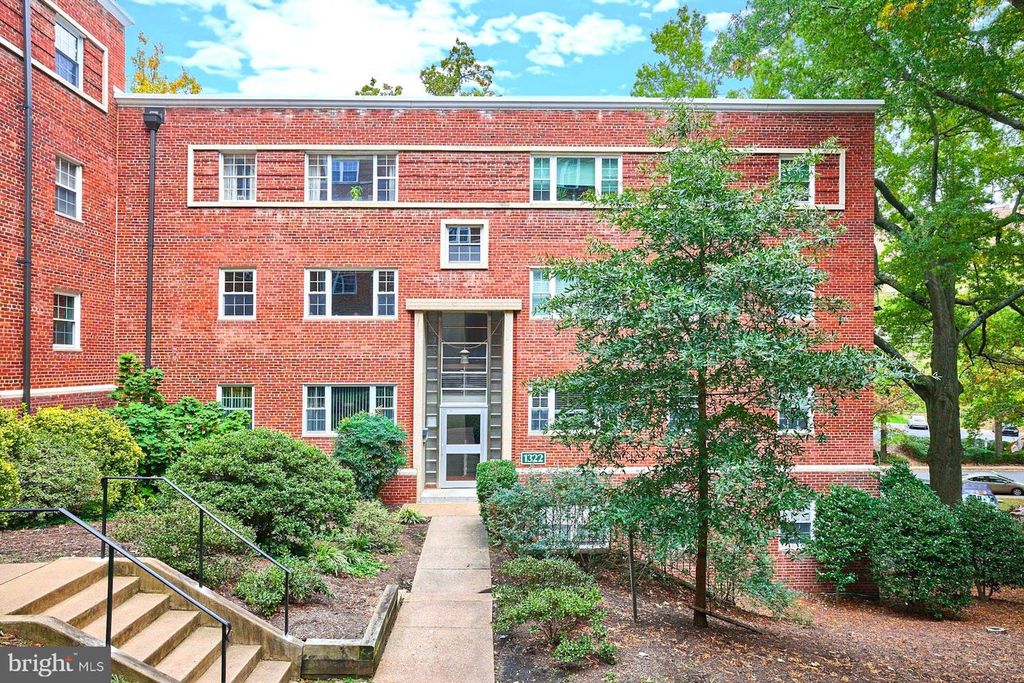 1322 FORT MYER DR #914, Arlington, VA 22209