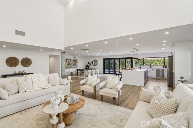 22925 Styles, Woodland Hills (los Angeles), CA 91367