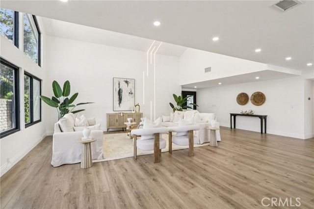 22925 Styles, Woodland Hills (los Angeles), CA 91367