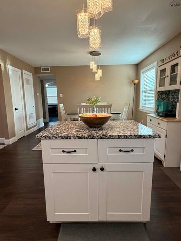 1009 W LOUISA AVENUE, Iowa Park, TX 76365