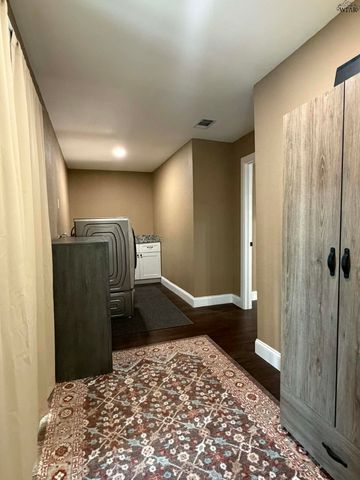 1009 W LOUISA AVENUE, Iowa Park, TX 76365