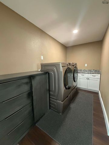 1009 W LOUISA AVENUE, Iowa Park, TX 76365