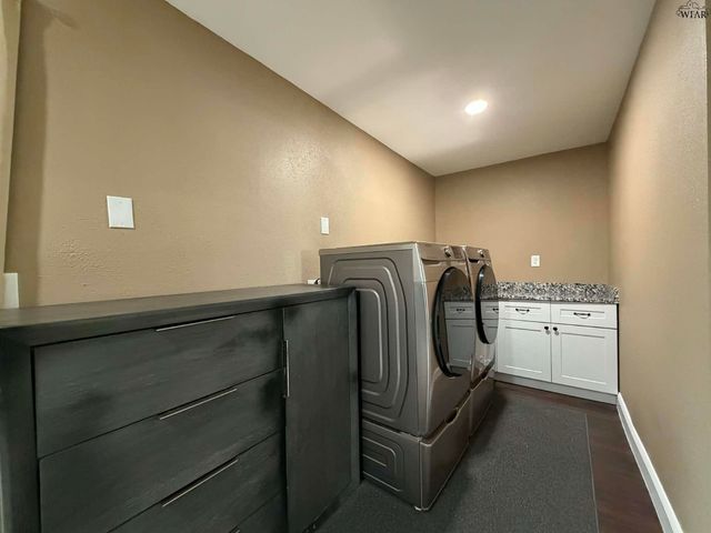 1009 W LOUISA AVENUE, Iowa Park, TX 76365