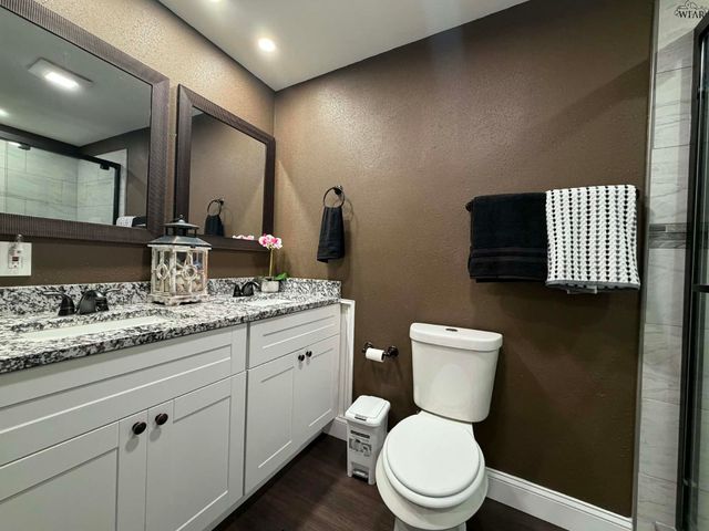 1009 W LOUISA AVENUE, Iowa Park, TX 76365