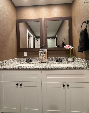 1009 W LOUISA AVENUE, Iowa Park, TX 76365