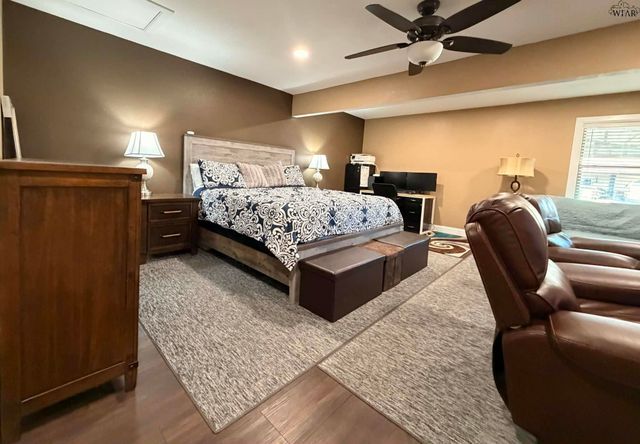 1009 W LOUISA AVENUE, Iowa Park, TX 76365