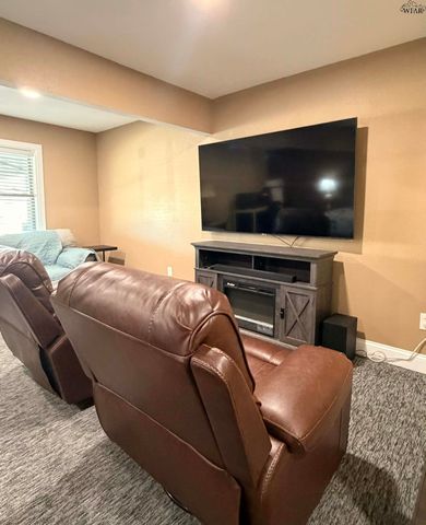 1009 W LOUISA AVENUE, Iowa Park, TX 76365