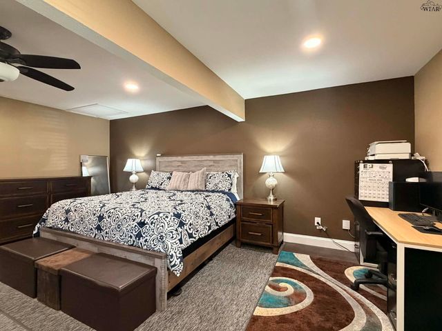 1009 W LOUISA AVENUE, Iowa Park, TX 76365