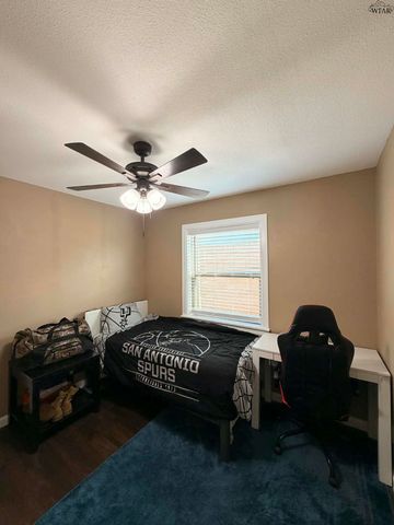 1009 W LOUISA AVENUE, Iowa Park, TX 76365