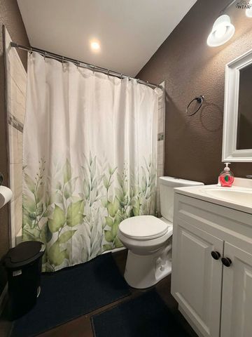 1009 W LOUISA AVENUE, Iowa Park, TX 76365