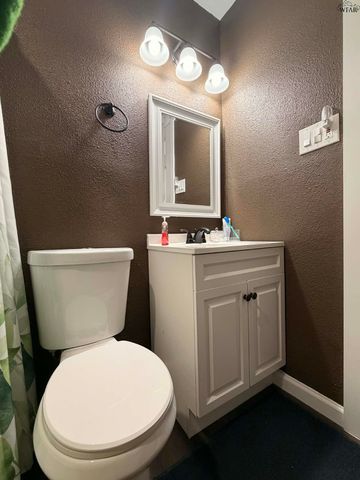 1009 W LOUISA AVENUE, Iowa Park, TX 76365