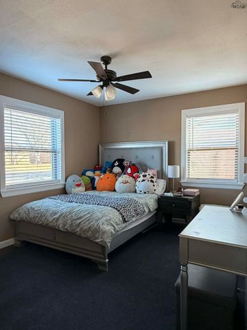 1009 W LOUISA AVENUE, Iowa Park, TX 76365