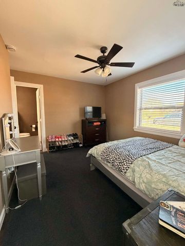 1009 W LOUISA AVENUE, Iowa Park, TX 76365