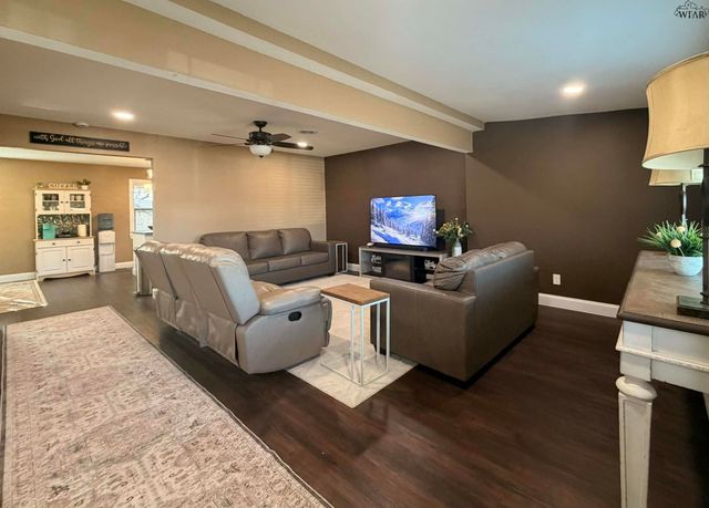 1009 W LOUISA AVENUE, Iowa Park, TX 76365